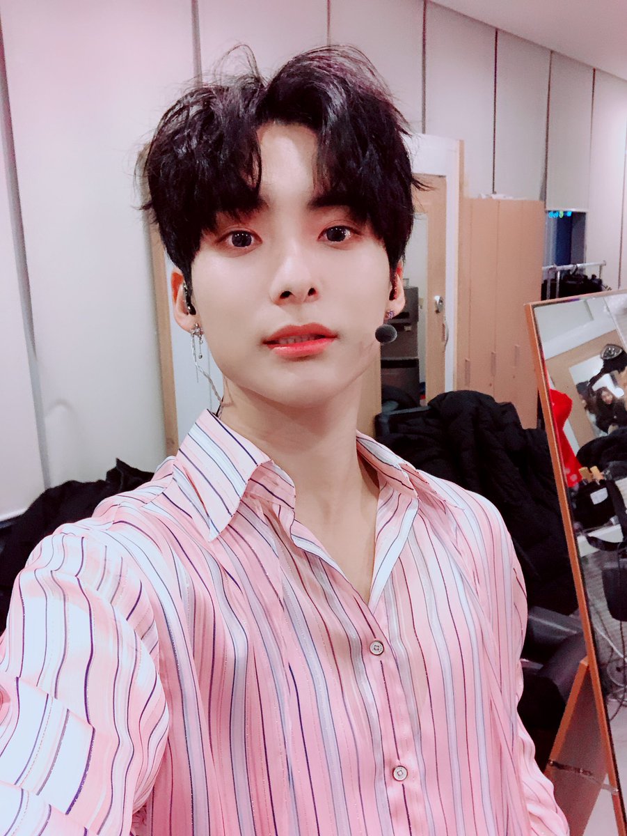 official_ACE7's tweet photo. [#에이스_준] 앞으로도 선택은 초이들의 몫입니당  플레이는 저희가 할께요❤️사랑함다.✌🏻 https://t.co/iUt7iqndiB