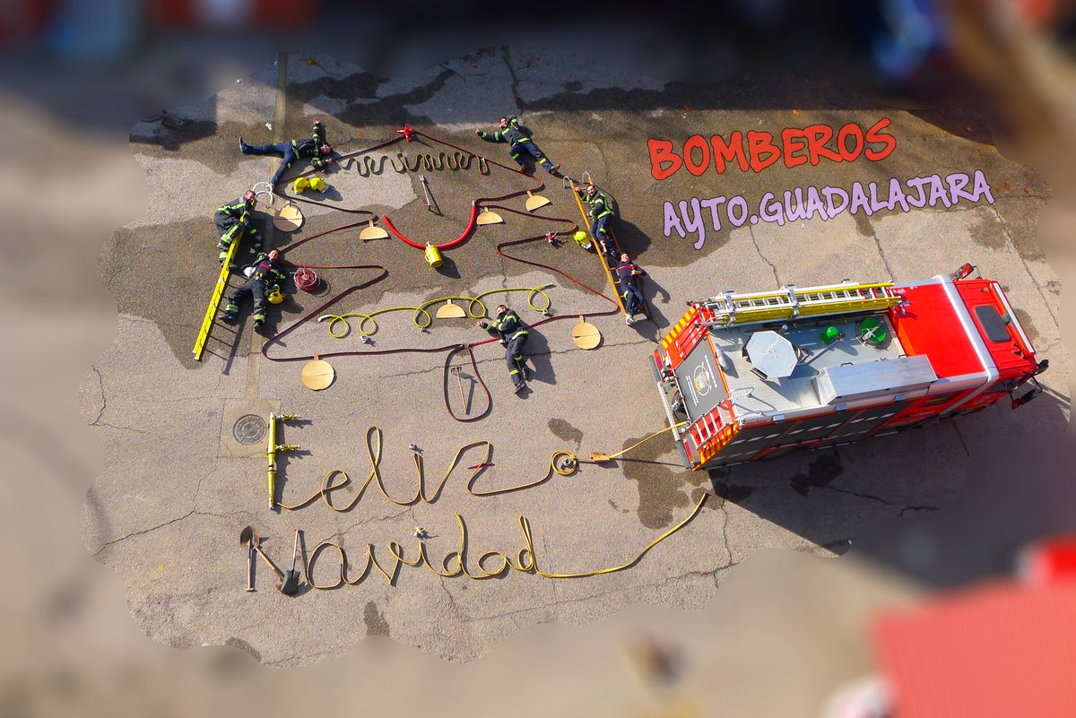 BomberosGuada's tweet photo. Os deseamos
¡¡¡ FELICES FIESTAS !!! https://t.co/tzzd0b90zY