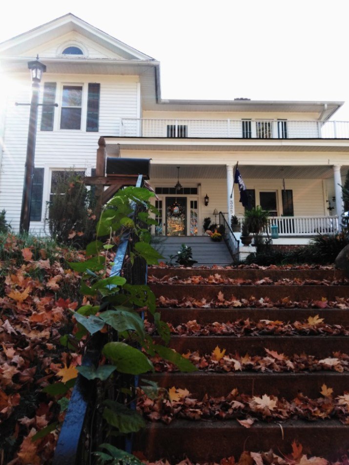 RockHillReader's tweet photo. Christmas once upon a Time at 325 College Avenue - https://t.co/K3XXrRMVAd https://t.co/tFXXWRs7y6