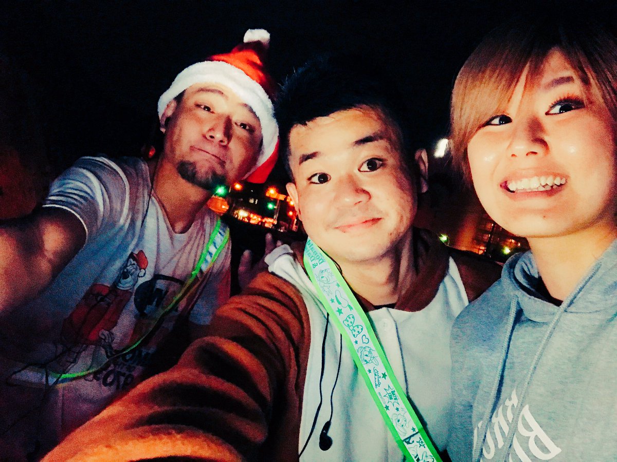 sasakisakiski's tweet photo. ダメもとで向かったらしんとすけさんに会えましたー！！✨
情報提供して頂いた皆さん、ありがとうございました✨
差し入れにモバイルバッテリー持っていったのですがジャック合わなかったので募金だけしてきましたw
しんとすけさん、頑張ってください！！！
#ROＫミュージックソン
#サンタスケ https://t.co/cNVn6zPTPL