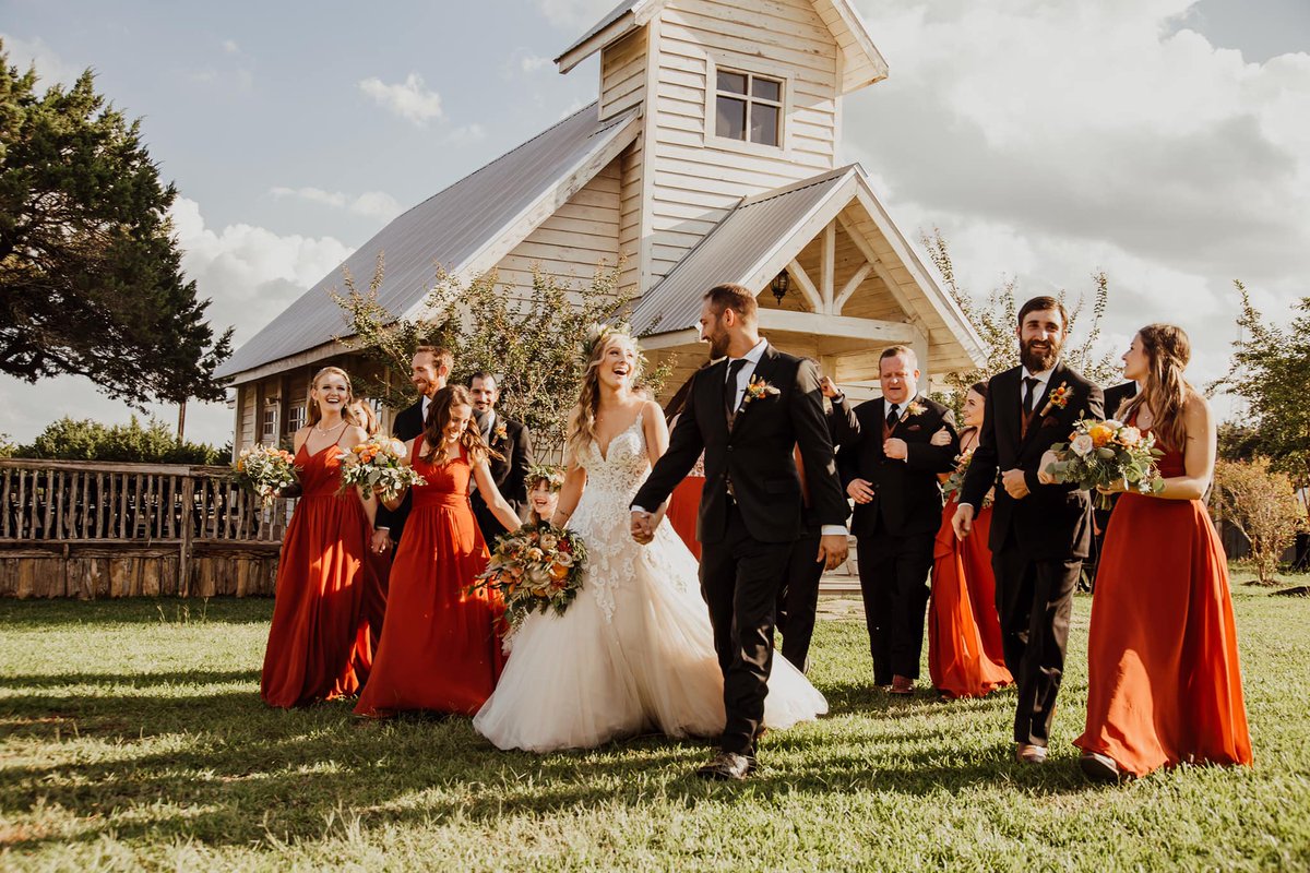 Twistedranchwed's tweet photo. We just love Fall Weddings #Fallweddings #TwistedRanchweddings #magical #TwistedRanch https://t.co/VPBmQTVQV9