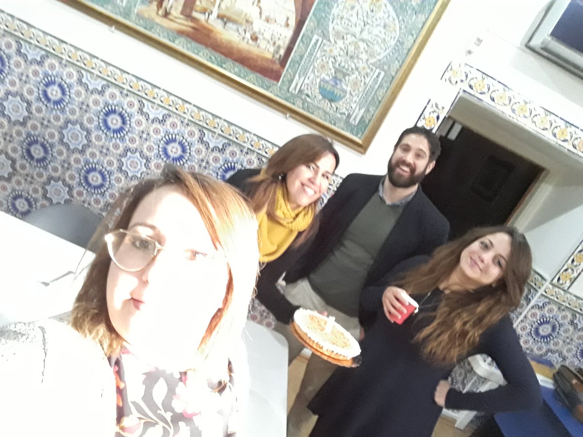 RadiaBoudissa's tweet photo. Mes cher(e)s ; 
Vous êtes les meilleurs collègues que je n'ai jamais eu 😍 💓💗💞

#Sara #Khaled #Radia #Nadjib
#CROSC
#Batik_International
#Nada https://t.co/66HsILG73H