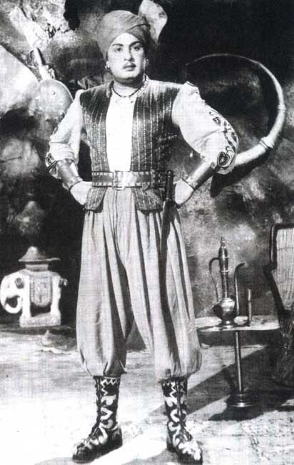 CSKSurya07's tweet image. நடிகனாக சாதிக்க தூண்டியவர்...