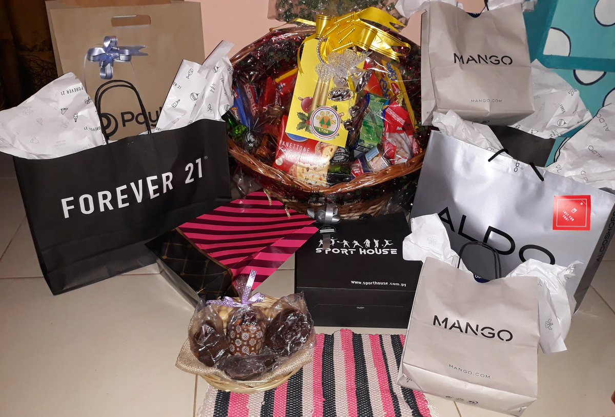 Maceci25's tweet photo. Feliz Navidad para mi 😍🎁 https://t.co/4ZOr0MLhYQ