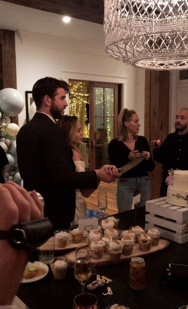 melancholicsun's tweet photo. Congrats to Miley Cyrus &amp; Liam Hemsworth who got married this weekend!💍 https://t.co/U5qN47olAH