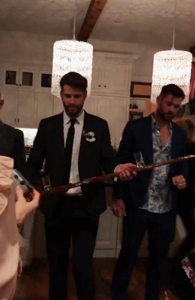 melancholicsun's tweet photo. Congrats to Miley Cyrus &amp; Liam Hemsworth who got married this weekend!💍 https://t.co/U5qN47olAH
