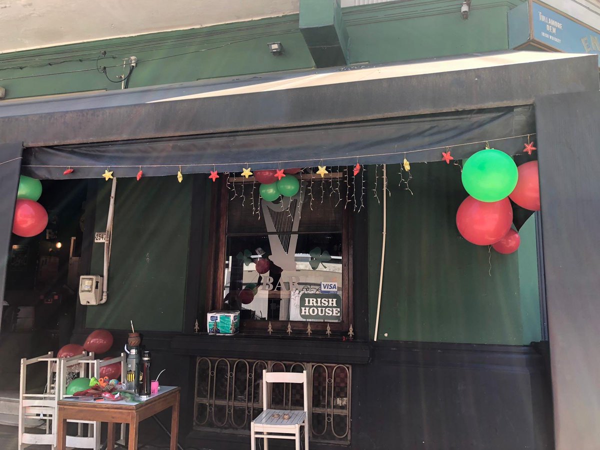 vanbalas's tweet photo. BURISE!!! En un rato arranca la jodita en @EnnisPub Tres Cruces.  Arrimando un juguete o algun alimento de canasta navideña Ennis los invita con una birrita. 

Nos vemos ahi pa recibir la navidad ATR PERRO CUMBIA CAJETEALA PIOLA GATOOOOO

Va bala. https://t.co/NLAyNPUfcN