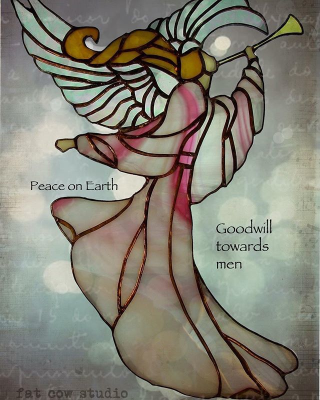 fatcowstudio's tweet photo. Merry Christmas Eve! 
A piece I made several years ago. I may get my stained glass tools out again.  My Dad taught me this craft. 
#christmaseve 
#angel 
#stainedglass
#harktheangelssing https://t.co/tU9BoZ5R3A https://t.co/3q7duotcdg