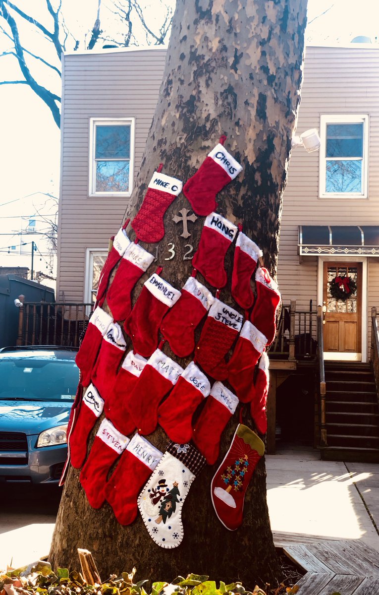JoeCampo6's tweet photo. #MerryChristmas from the #StFrancishouse #brooklyn #ny #CatholicTwitter #Catholic #SocialJustice #poor #love #franciscanfriarsoftherenewal #stfrancis #home https://t.co/Qtqll6Q3uh