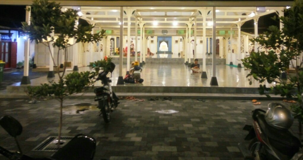wikibudaya's tweet photo. Masjid Besar Pakualaman adalah salah satu benda cagar budaya yang ada di Yogyakarta dan di bangun oleh Paku Alam II pada abad XIX. 

Terletak kurang lebih 3km ke arah timur dari perempatan Malioboro.
#EnsiklopediaBudayaNusantara https://t.co/w3MPeK2l3s
