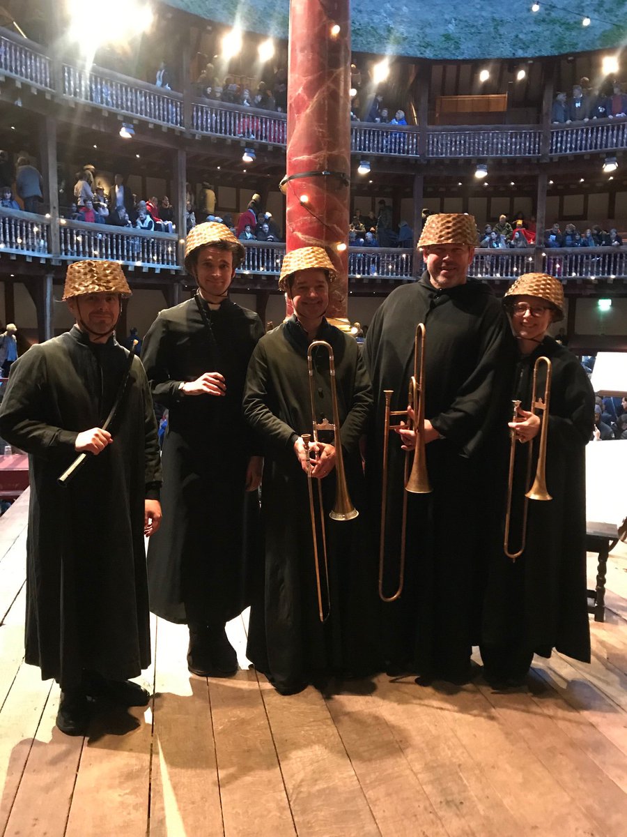 ecse1610's tweet photo. That was FUN! Thanks to @The_Globe and our pals @SSAI13 for a great few days wassailing ❄️🍺👑🕺🏻💃🏼🎄 https://t.co/d7NR16KJn8