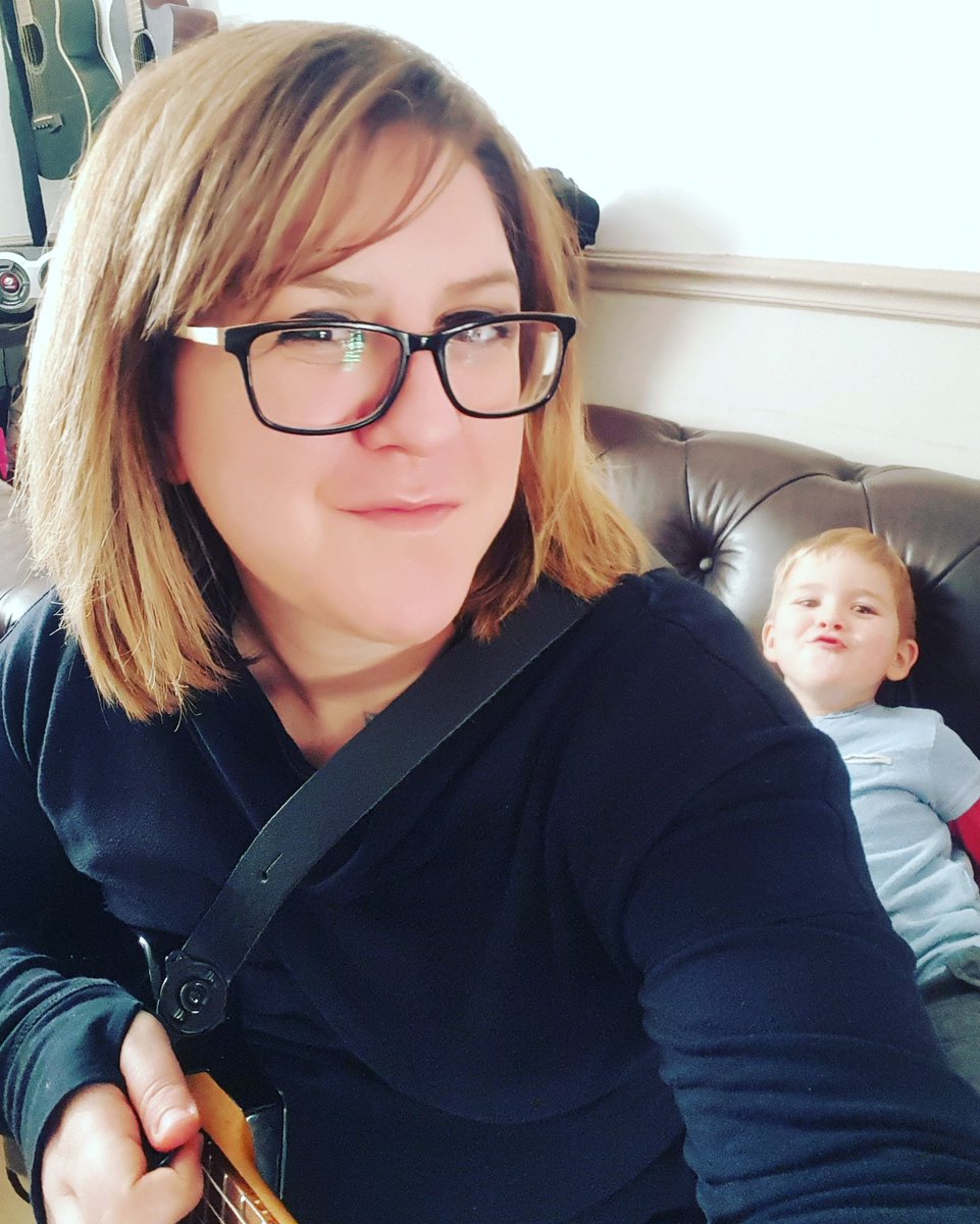 MamaShreds's tweet photo. Getting photobombed! Man, practicing while being home with the kids for the hols is Flipping Hard work. My minor scale is sounding hotter and hotter tho!!! #practicemakesperfect #ChristmasEve2018 https://t.co/rpAX0MrE7v