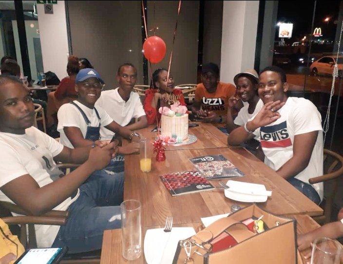 SefaraL's tweet photo. @ Cofi polokwane 🍻 https://t.co/1oquIU3yyf