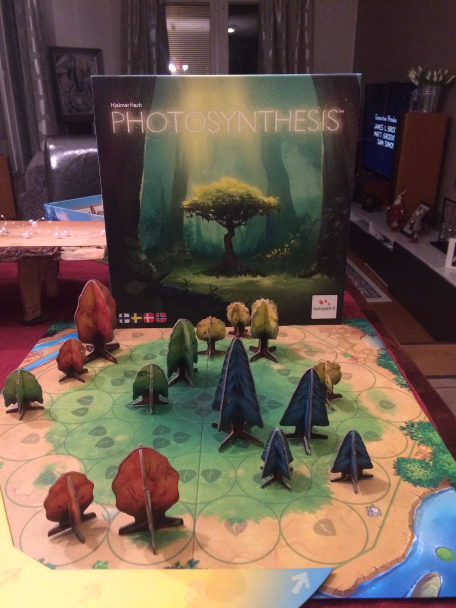 #Photosynthesis board game: grow seeds and trees, get winning points by harvesting them, get points also by preserving trees, that however with worse trading ratio, has #carbon too low price? <a href="/lautapelit/">Lautapelit.fi</a>