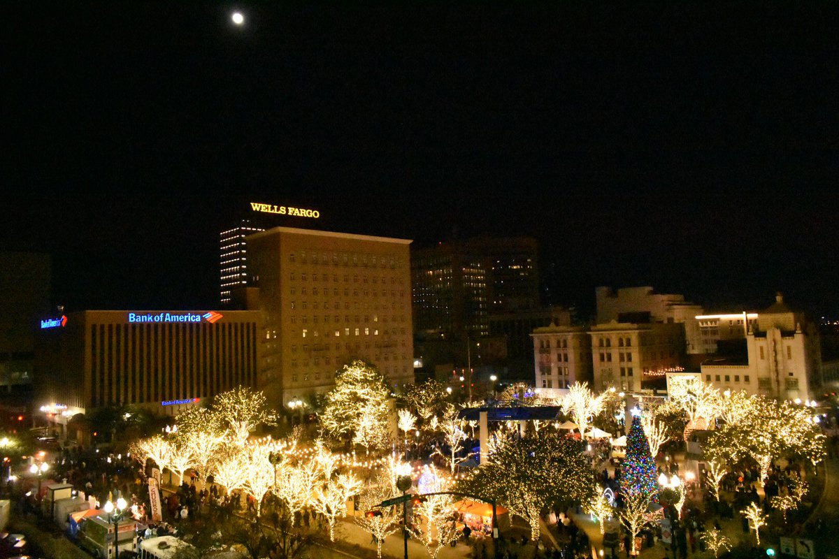 mrtipton33's tweet photo. Our City is so beautiful and the forward progress won’t be and shouldn’t be stopped! 
Merry Christmas and Happy Holidays y’all, May your day be fulfilled with love, generosity and those whom you can’t live without! 
#ElPaso #MerryChristmas2018 https://t.co/IdCVOINiIy