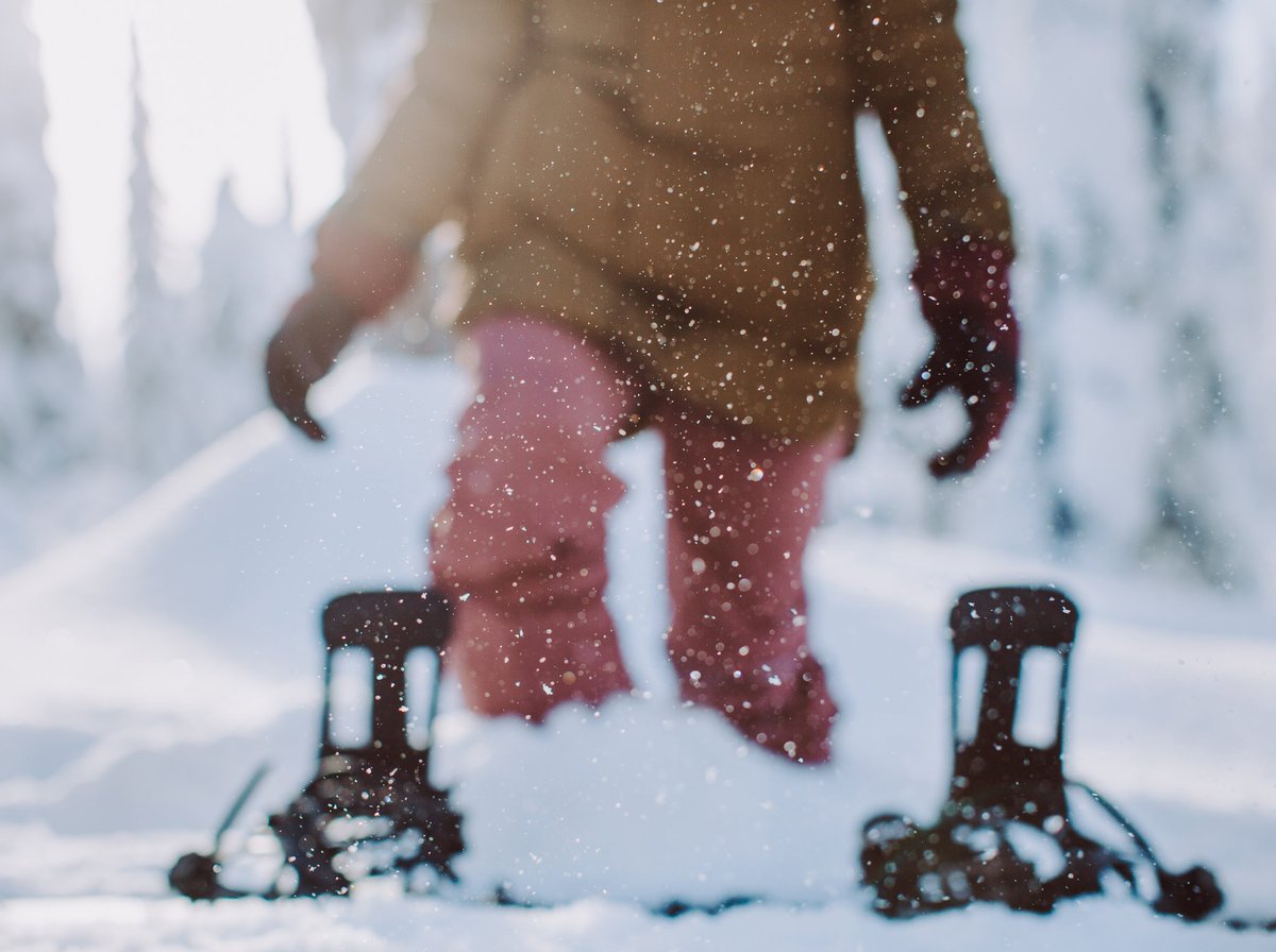 You can feel the magic in the air. 📷: Tristan Hansen #BurtonGirls #GetDownRiseUp
