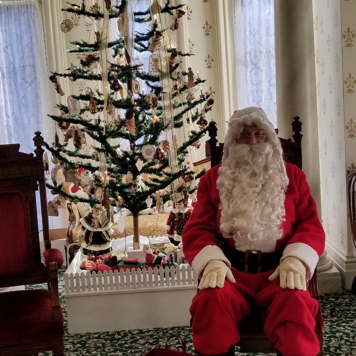 BOfficiants's tweet photo. Happy Holidays from Blessed Beginnings 

https://t.co/DokPL7oEjr

#blessedbeginnings 
#engaged 
#stlbride 
#weddingwire 
#wedding 
#conservativeintimacy 
#spenditonyourself 
#mobride https://t.co/MrjS9tGyUd