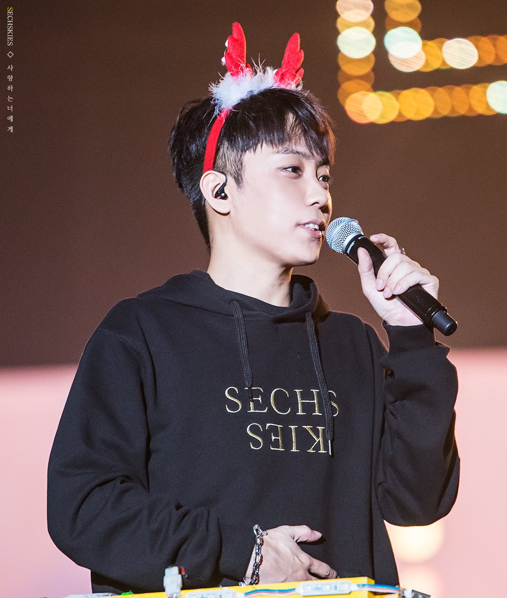 G1Side's tweet photo. 🎄찌돌프와 산타찌가 함께하는 크리스마스🎄
#은지원 #EUNJIWON #CHRISTMAS #메리크리스마스 https://t.co/WTrpUbYCYZ