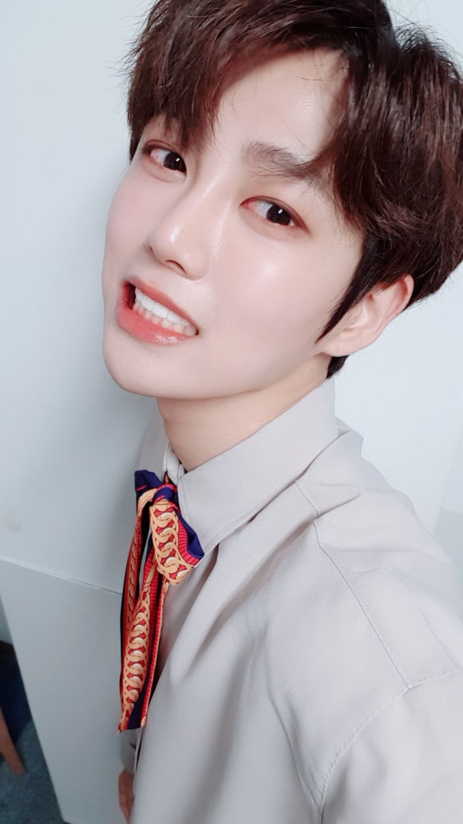 TS7_official's tweet photo. [#요한] 하나들😆 메리크리스마스🌲 #요한타임💕 https://t.co/JuWt5ygR0T
