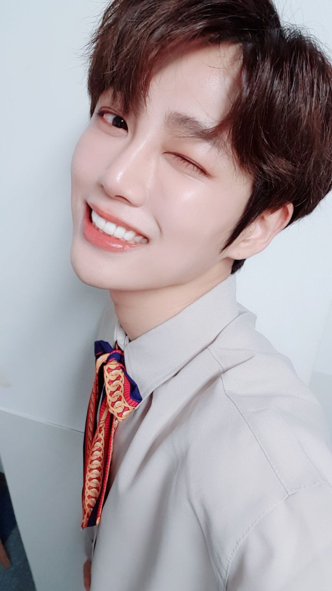 TS7_official's tweet photo. [#요한] 하나들😆 메리크리스마스🌲 #요한타임💕 https://t.co/JuWt5ygR0T