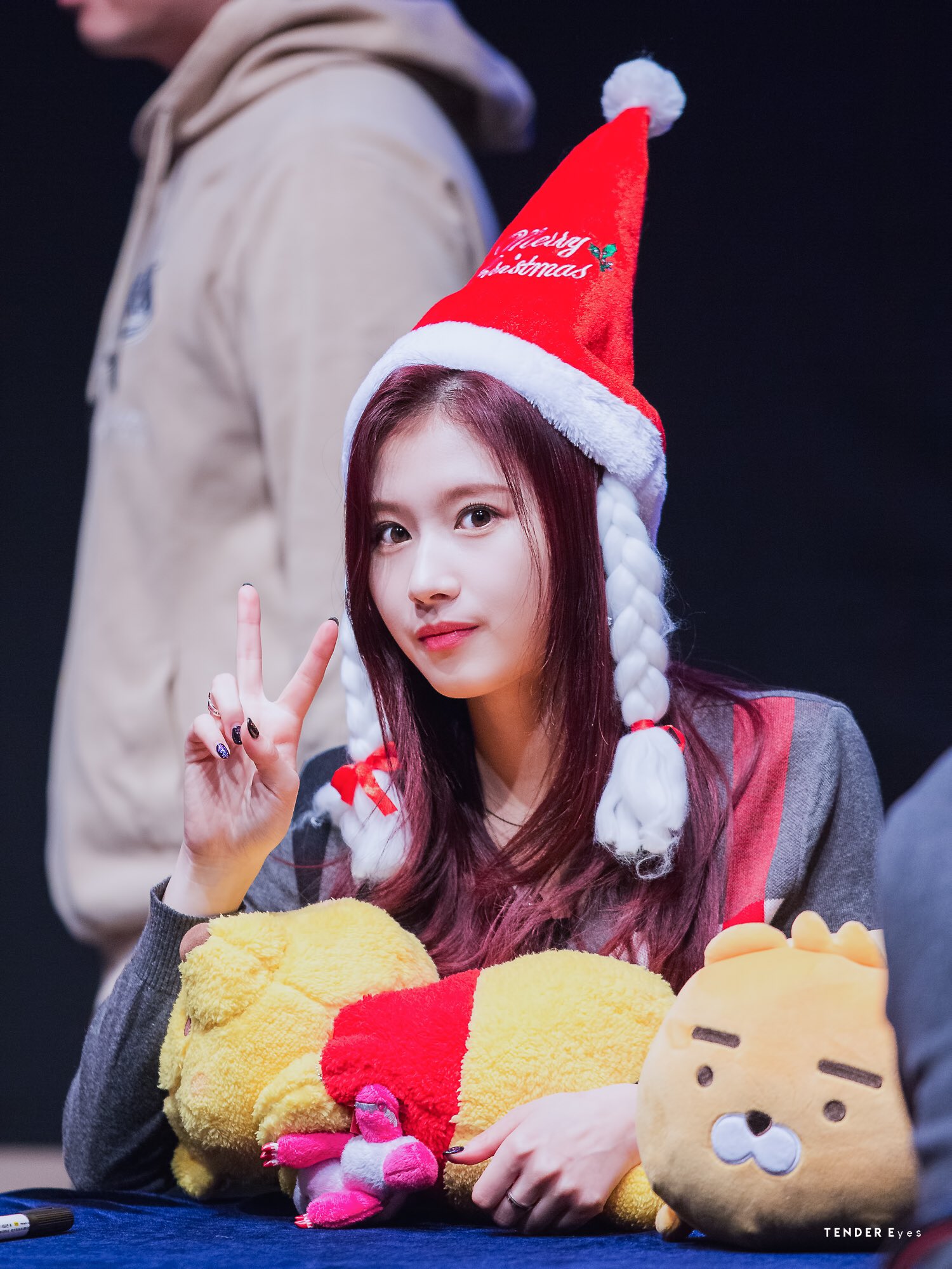 DvMMH4_V4AI9sEn.jpg:orig