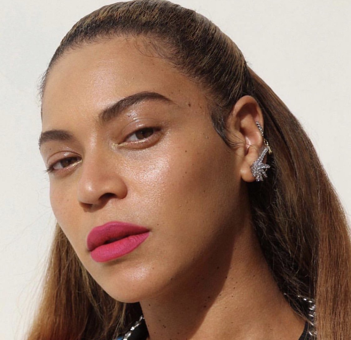BeGrander's tweet photo. We don't even need a girl boss introduction here ✨seize today like Beyoncé and let this glow inspire you to smile right now #BeGrander // Photo via @thechilltimes https://t.co/XA8BMCtPDj