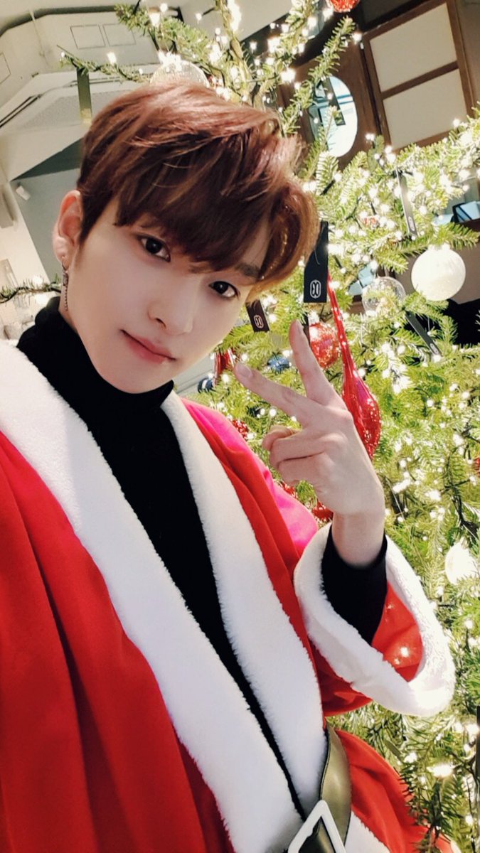 WE_THE_BOYZ's tweet photo. 더비😍 Merry Christmas!!!!
크리스마스 우리 함께 보내는거 어때요??!!!! 신난다(둠칫둠칫)
#MerryXmas #성탄절 https://t.co/Gy4ene26Yv
