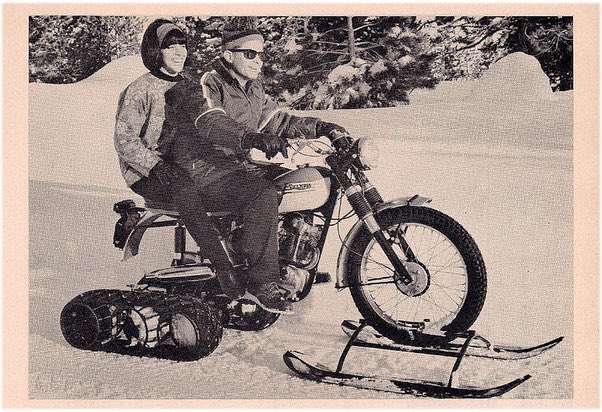 HooligansCycles's tweet photo. Wishing everyone a very Merry Christmas! Hoping you are having as much fun as these two over the holidays! 🌲☃️ #Triumph #triumphtigercub #cyclesnogo #merrychristmas https://t.co/W5icJlMoED