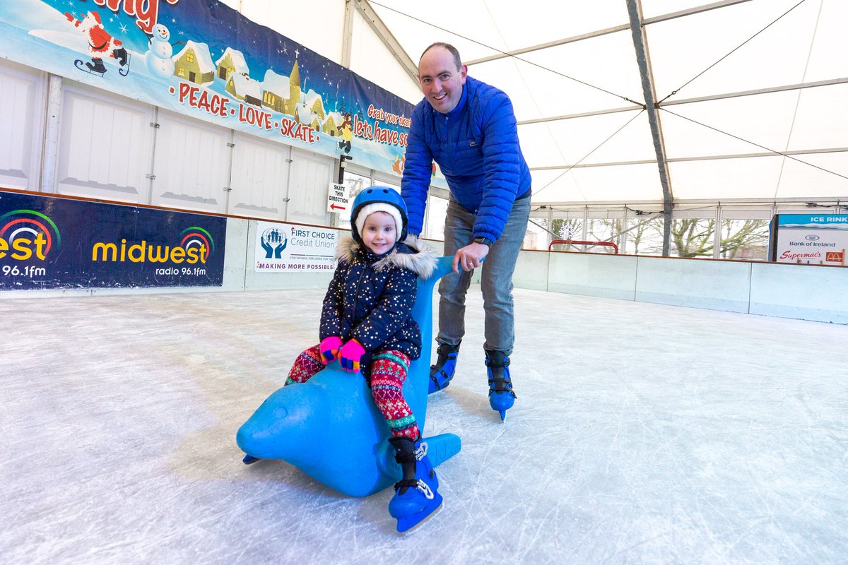 CastlebarOnIce's tweet photo. Great fun with on the 'Skate with Santa' sessions this morning! 🎅🎁

Last session today is 4.30pm, then we reopen on St Stephen's Day at 11am! ⛸ https://t.co/uEgm3JrOnf