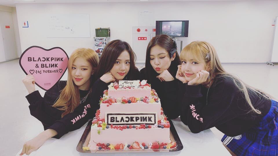 ♥︎우리 블랙핑크♥︎
instagram.com/p/BrxjwGHjJTP/…
#블랙핑크 #BLACKPINK