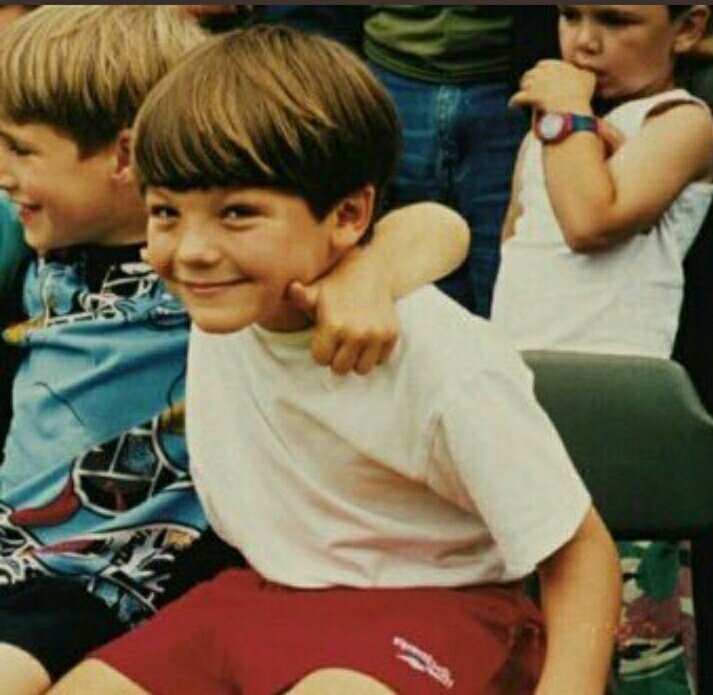 OneD_Lou's tweet photo. nem acredito que esse bebe já ta fazendo 27 aninhos
Happy Birthday sun 
#HappyBirthdayLouis https://t.co/YxqbEbTshS