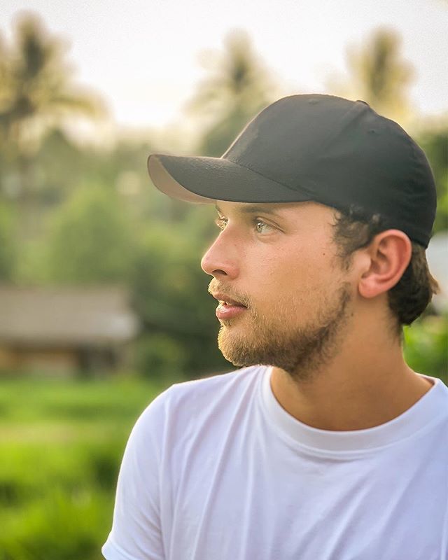 MusicByBrooks's tweet image. Happy Holidays🎄 bit.ly/2AauHvi