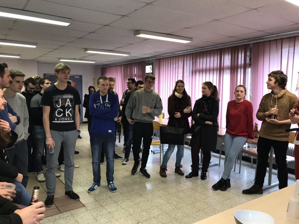 Le bureau et le père Noël de l’Asso MIAGE Lille vous souhaitent à tous de bonnes fêtes de fin d’année ! 🎅🎄⛄️🎁