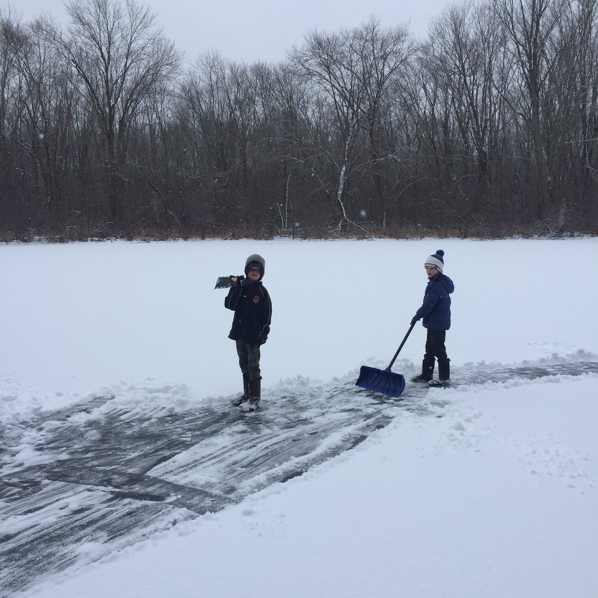 LiftLockedUp's tweet photo. @DarrenDreger Morning hockey on the Indian River, Ontario. The boys shoveled off the ice by themselves. https://t.co/KQ5KueRx6K