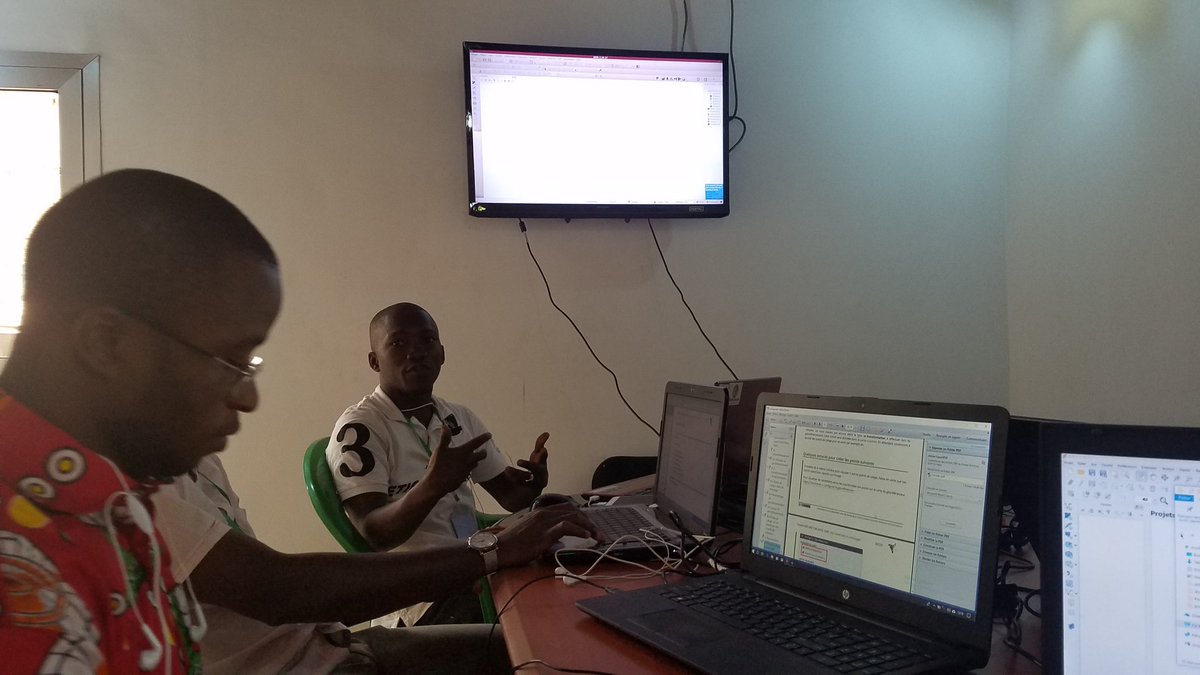 ismaeldiarria's tweet photo. Renforcement de capacités en @QGIS par @NabyMoussa20 à l'endroit des membres de @GeoSynapse.
#MappingMyHome
#Map4Gn
#Map4Africa
#2CityGuinea
#2City https://t.co/hDC5hs9cu0