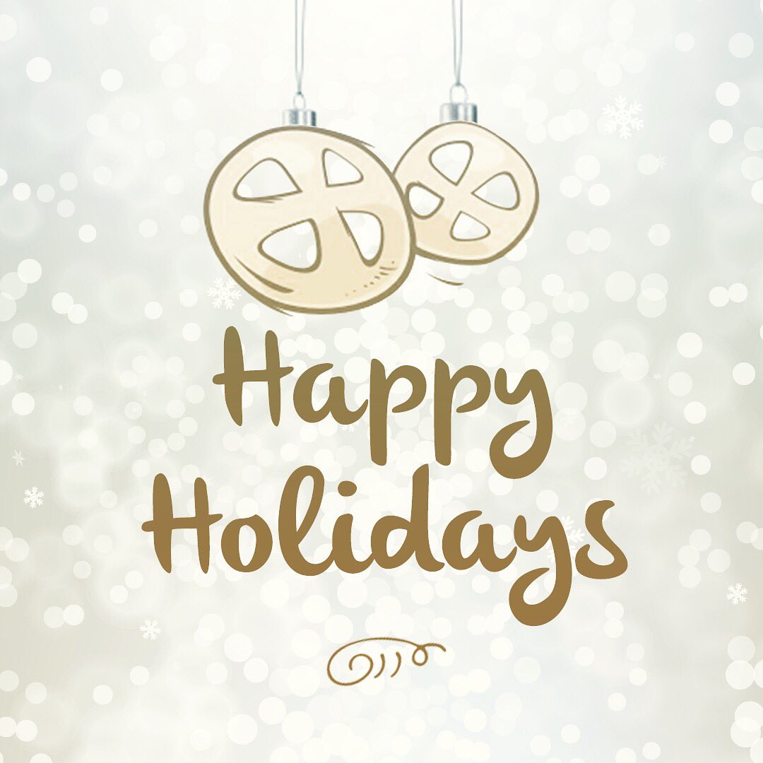 Wishing everyone a wonderful holiday season filled with love and joy, AAAANNND great snacks of course 💁🏼‍♀️ #glutenfreesnacks #happyholidays #happysnackin