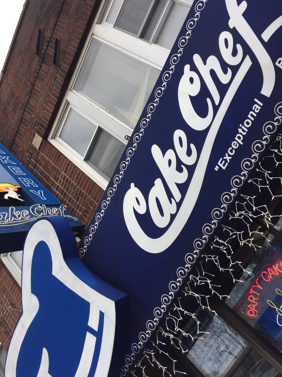 EWNielsen's tweet image. How do you say Christmas? @PieceACakeNYC #cakechef #mrwright