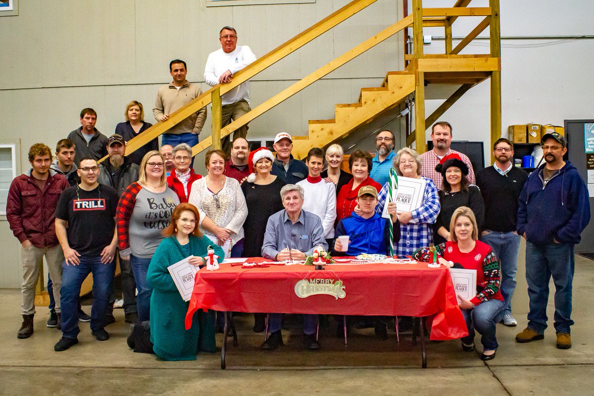 MandMPoultry's tweet photo. Wishing all of our friends a very Merry Christmas from MandM Poultry! https://t.co/YouJPYCLr8