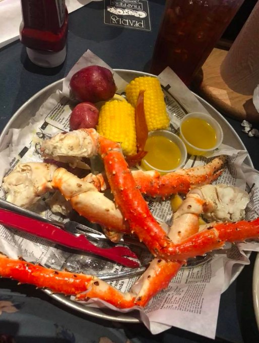 Please note we are closing early today at 4pm, so hurry in and get your crab leg fix! #VeryMerry