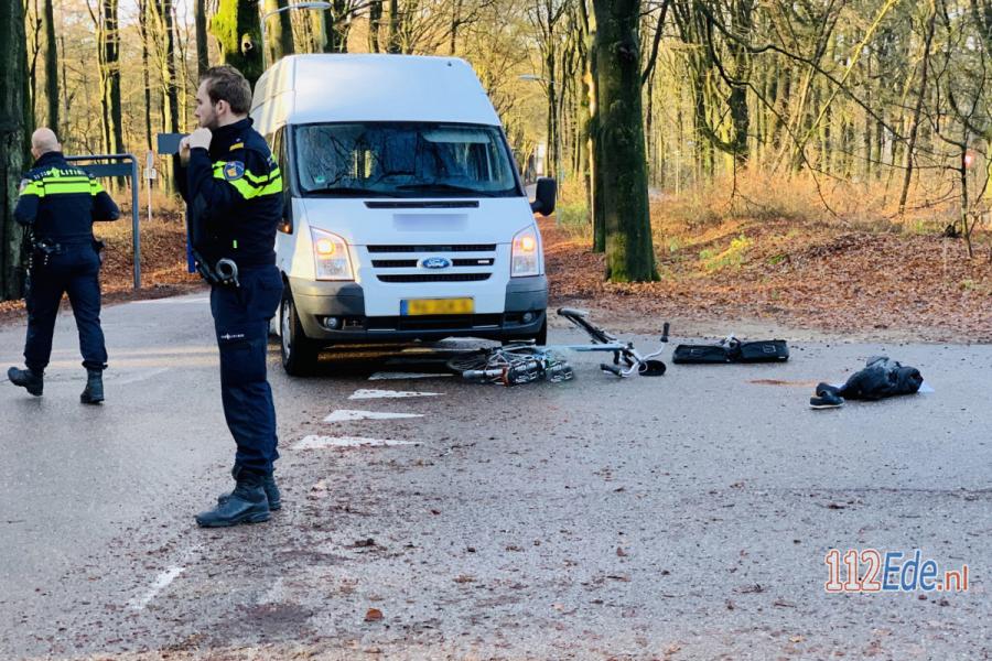 🚨 Fietser loopt hoofdletsel op bij aanrijding met taxibusje in #Ede 112.press/QvHMhy 112Ede https://t.co/8ThjkU40Dm