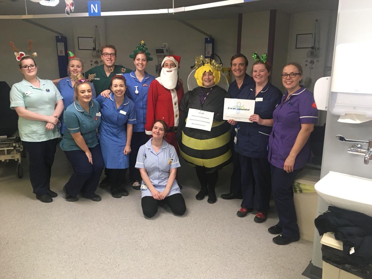 BeePositiveLTHT's tweet photo. Fabulous morning visiting the EMS wards &amp; @MyiED @LeedsHospitals spreading some Bee Positive feedback with Santa and Deputy HoN Bee-v Brown! Merry Christmas everyone! 🎅🏻 https://t.co/WPP2GOa2Wf