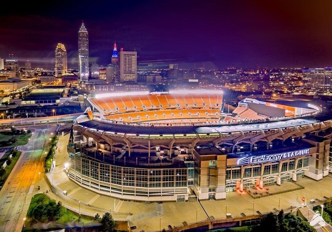 cywilloughby's tweet photo. An amazing view of First Energy Stadium.  Congrats to the #ClevelandBrowns on the exciting win yesterday.
IG 📸: @aerialagents

#courtyardwilloughby #courtyardnfl #courtyardmarriott #nfl #firstenergystadium #explorecleveland #cleveland #exploreohio #clevelandviews https://t.co/ohy550RCuu