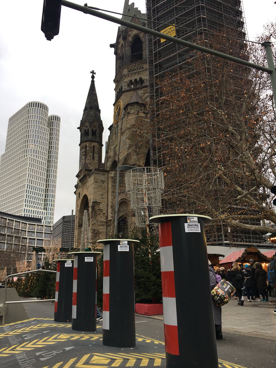XopheRobin's tweet photo. Two years after the Breitscheidplatz terrorist attack at Berlin, on 19 December 2016. At the memorial, people, flowers, the bronze crack and... security. #Berlin #BerlinTerrorAttack https://t.co/8Oeu8kjMLO