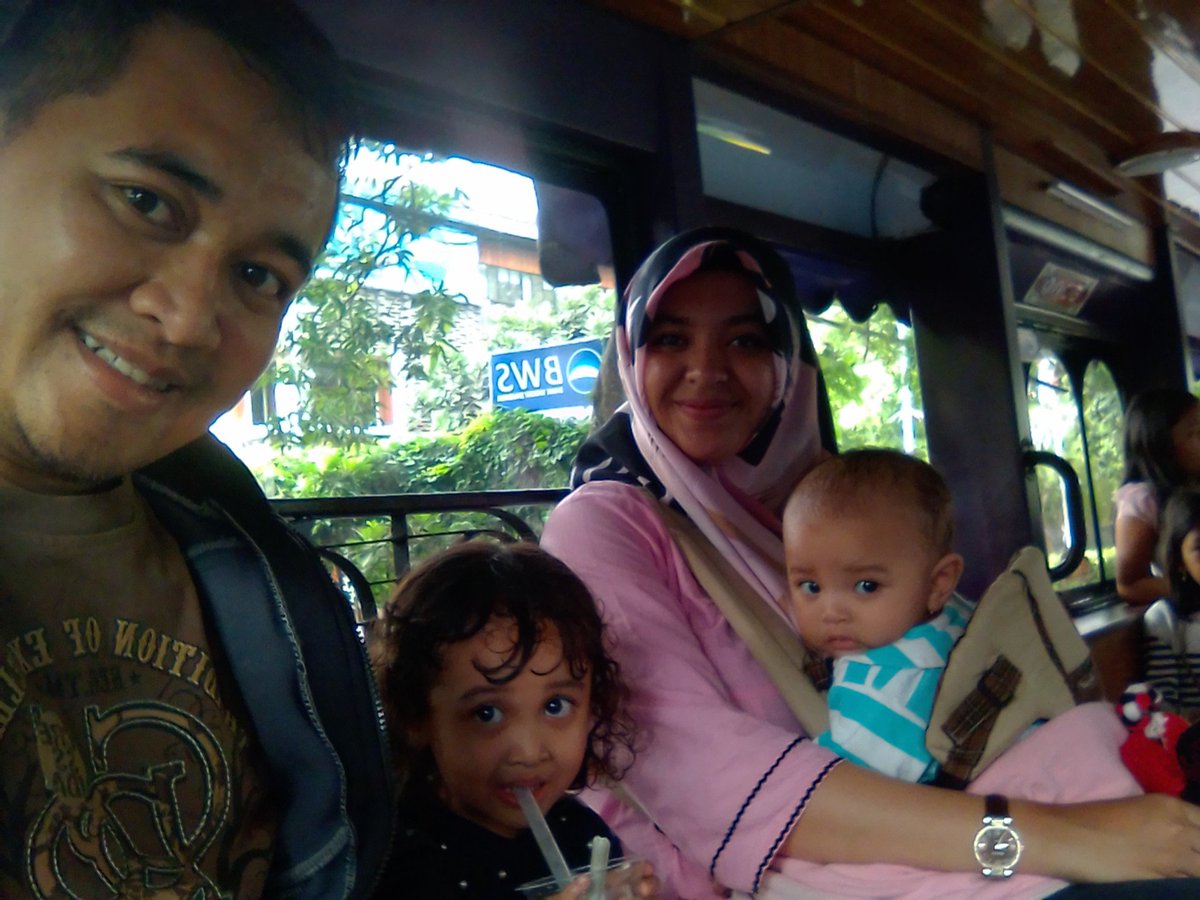 DieCool's tweet photo. Holiday'ken aja, sambil menunggu pengumuman resmi,, ubar degdegan salah satu upaya beribadah n berdoa.. Membahagiakan orang2 tercinta https://t.co/Zql7JJZcF5