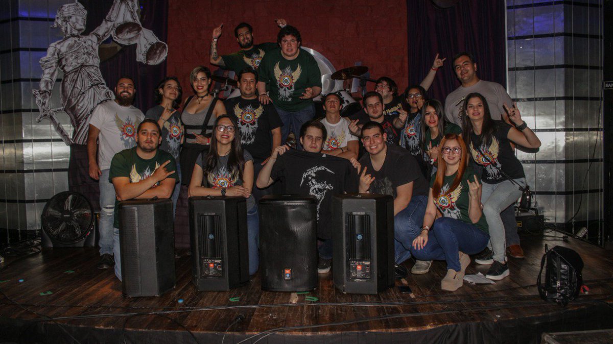 masterofpy's tweet photo. La gran familia de Master Of Paraguay les desea Feliz Navidad 💪🏻🤘🏻🎄

#Metallica #MasterOfParaguay #LocalChapter416 https://t.co/xTKXTJbWI9