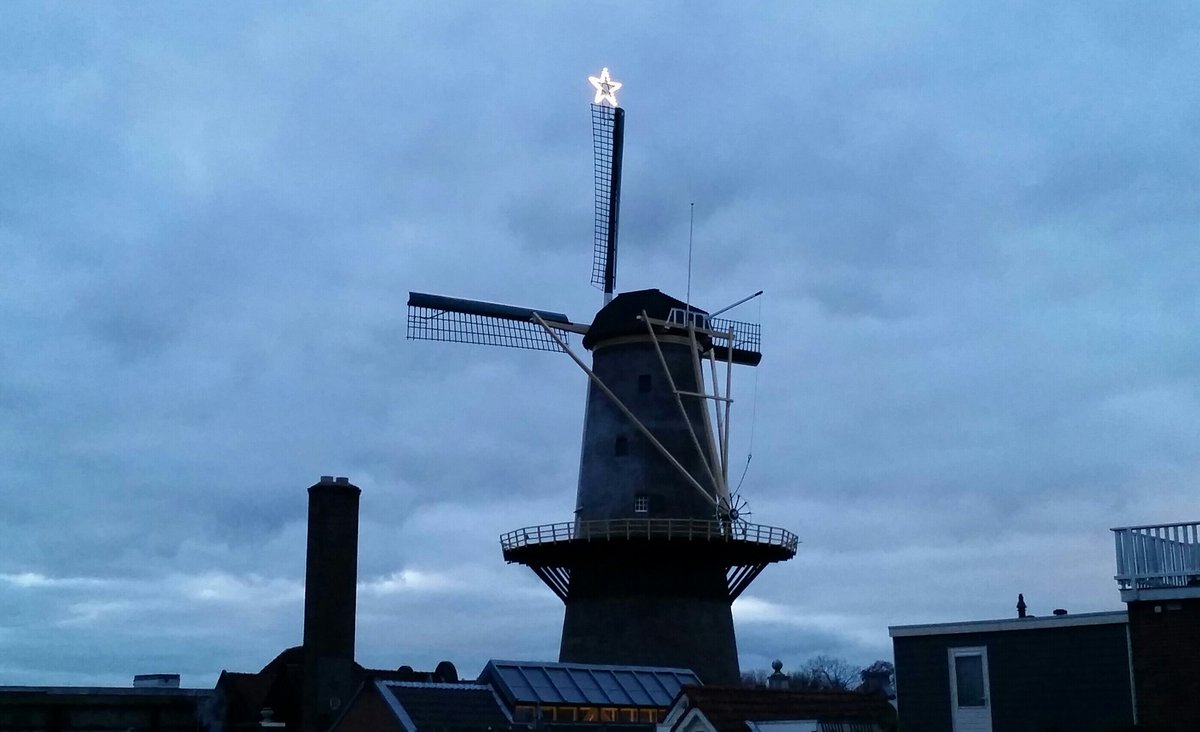 The giant #Christmas #Star is in place on top of #windmill <a href="/molendevrijheid/">molen De Vrijheid Schiedam</a> #Schiedam #MerryChristmas to you all!!