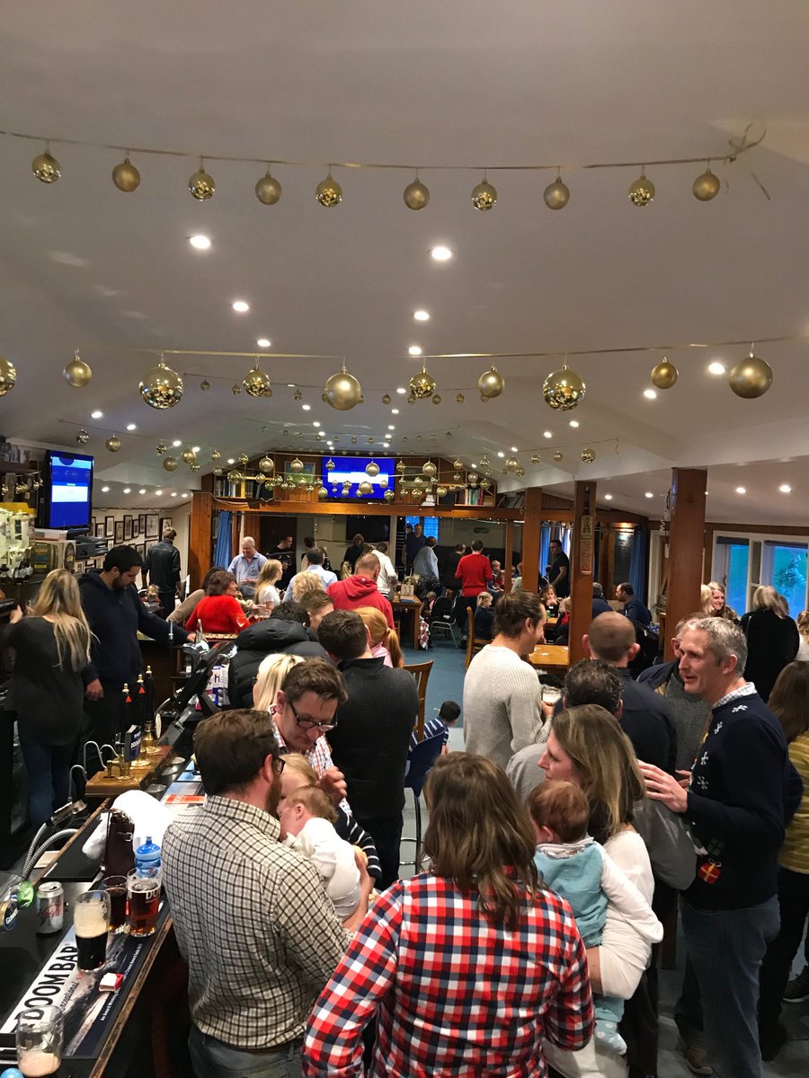 LCCNewsDesk's tweet photo. A clubhouse full of Christmas spirit 😊Seasons greetings to one and all . https://t.co/FqptTGnunJ