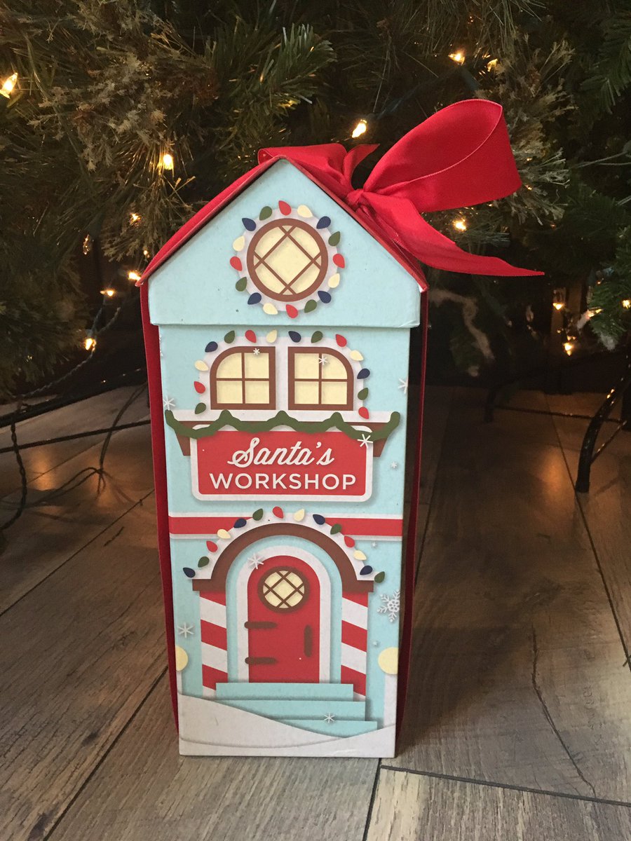 statementpod's tweet image. Lovely box of treats this Christmas Eve from my network @SpectiveProd  Thank you so much for the gift and for helping grow Impact Statement this year ❤️