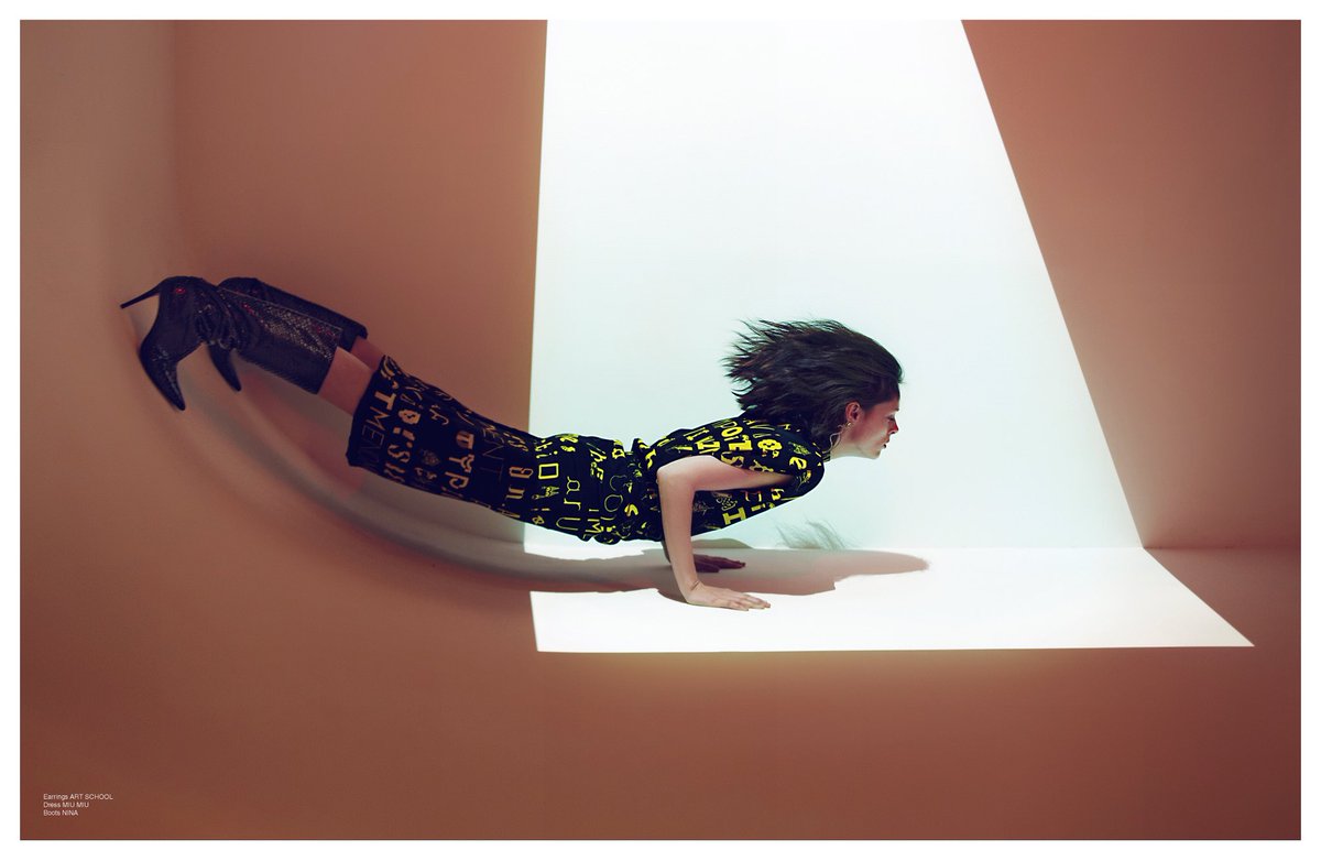 cocorocha's tweet photo. I found the 1001st pose for #StudyOfPose. https://t.co/Yk5LMF1x73