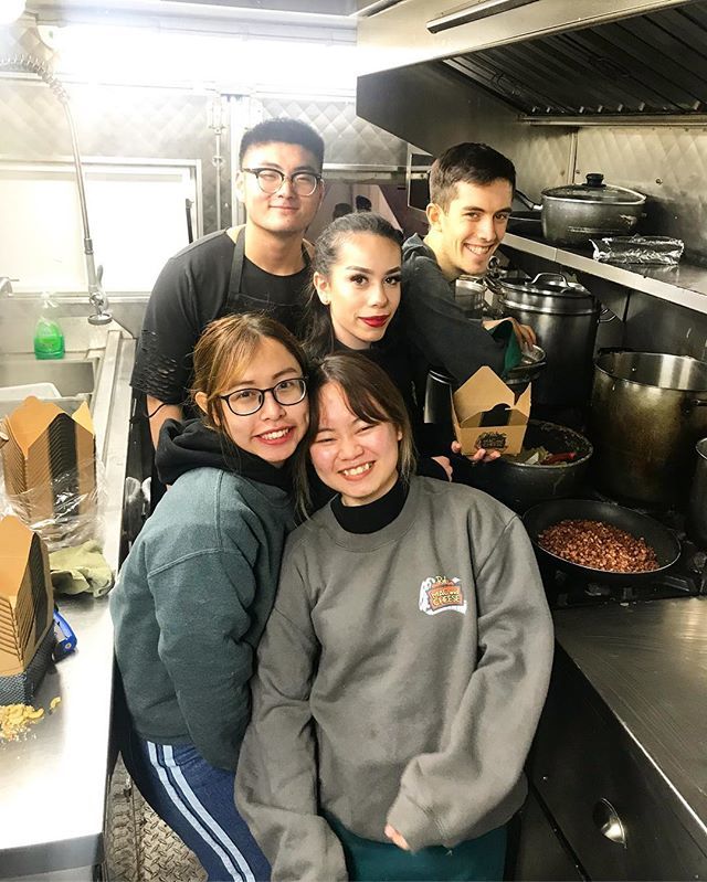 Merry Christmas from the REEL Mac and Cheese fam! 🎄❄️❤️🧀🎁 bit.ly/2QMnE6q